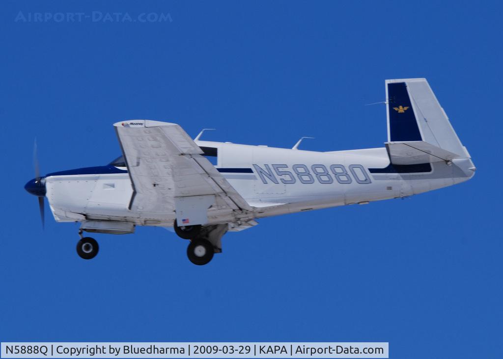N5888Q, 1965 Mooney M20C Ranger C/N 3152, On final approach to 17L.