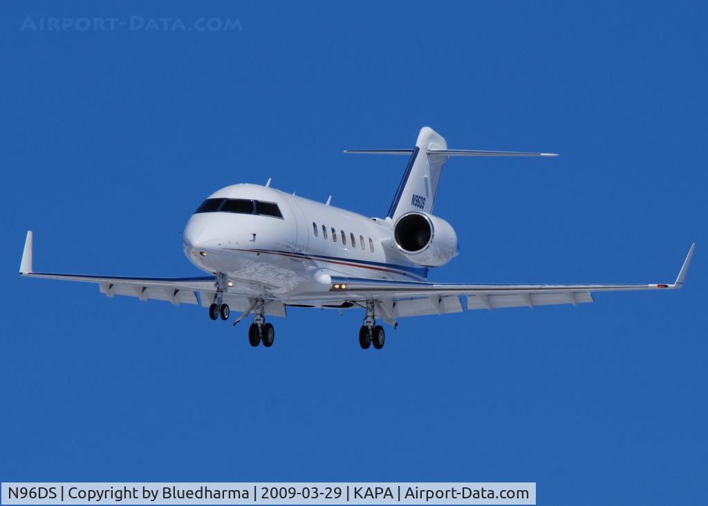 N96DS, 1994 Bombardier Challenger 604 (CL-600-2B16) C/N 5146, On final approach to 17L.