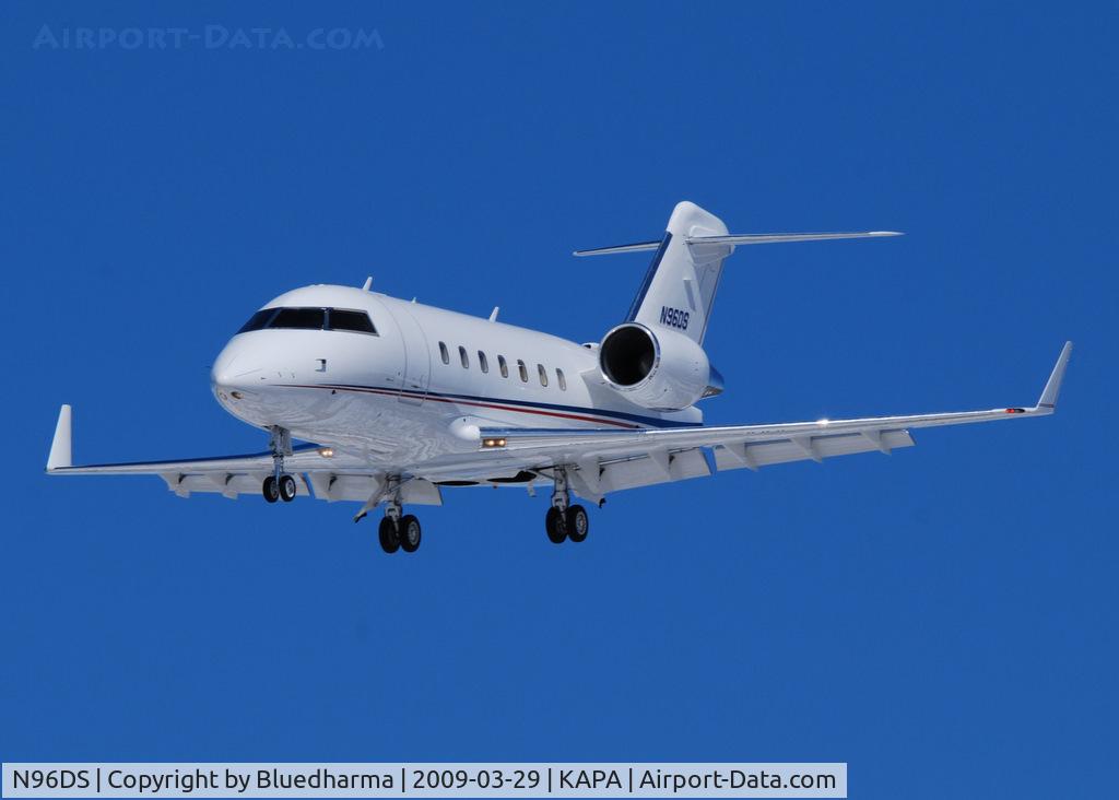 N96DS, 1994 Bombardier Challenger 604 (CL-600-2B16) C/N 5146, On final approach to 17L.