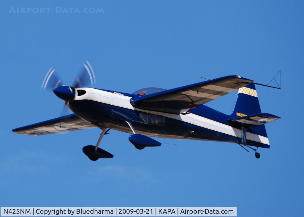 N425NM, 2000 Zivko Edge 540-T C/N 0011, On final approach to 17L.