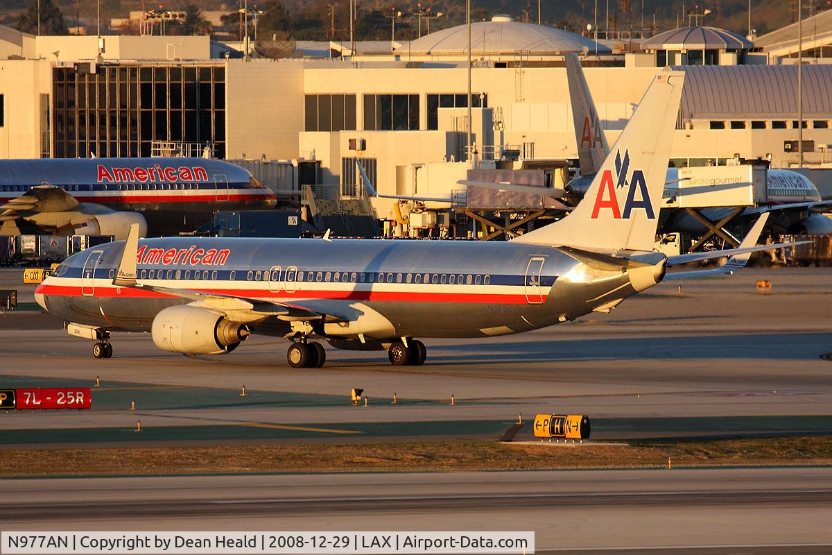 N977AN, 2001 Boeing 737-823 C/N 29550, American Airlines N977AN (FLT AAL263) crossing RWY 25R after arrival on RWY 25L from Washington Dulles Int'l (KIAD).