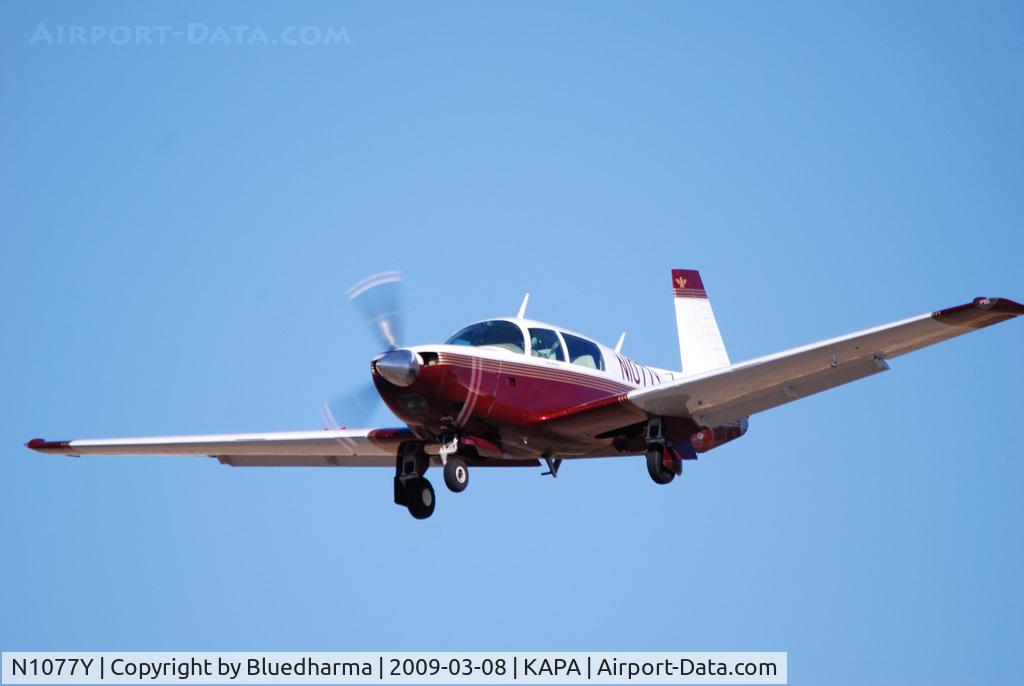 N1077Y, 1981 Mooney M20K C/N 25-0575, On final approach to 17L.