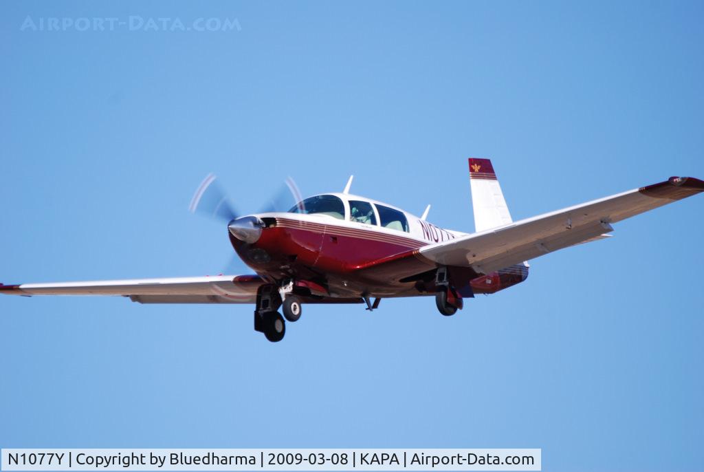 N1077Y, 1981 Mooney M20K C/N 25-0575, On final approach to 17L.