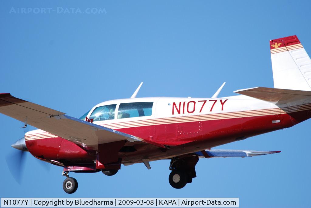 N1077Y, 1981 Mooney M20K C/N 25-0575, On final approach to 17L.