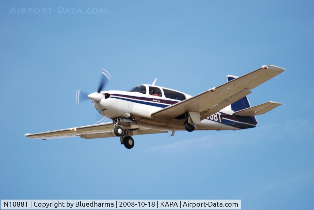 N1088T, 1990 Mooney M20M Bravo C/N 27-0050, On final approach to 17L.