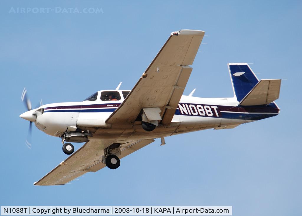 N1088T, 1990 Mooney M20M Bravo C/N 27-0050, On final approach to 17L.