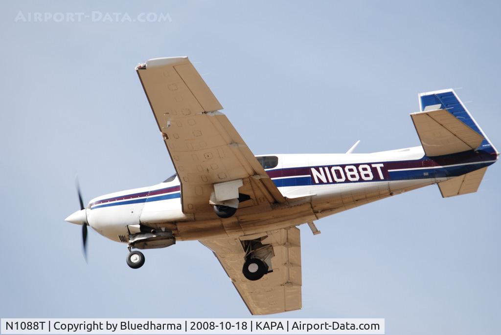 N1088T, 1990 Mooney M20M Bravo C/N 27-0050, On final approach to 17L.