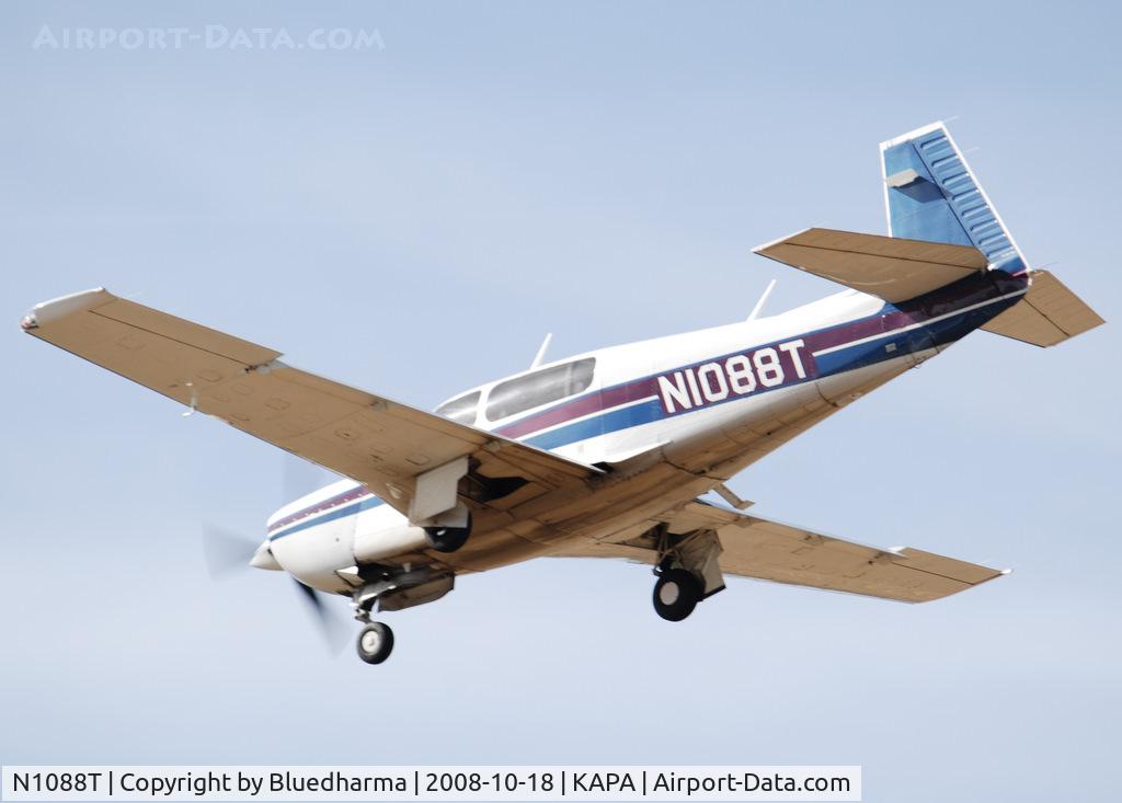 N1088T, 1990 Mooney M20M Bravo C/N 27-0050, On final approach to 17L.