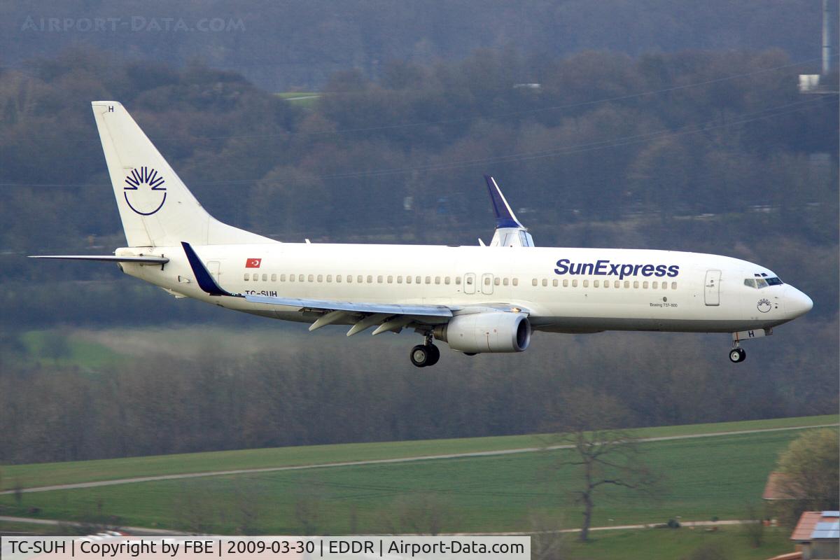 TC-SUH, 2002 Boeing 737-8CX C/N 32366, short final RW09
