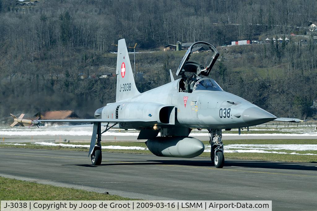 J-3038, 1979 Northrop F-5E Tiger II C/N L.1038, Meiringen taxiway