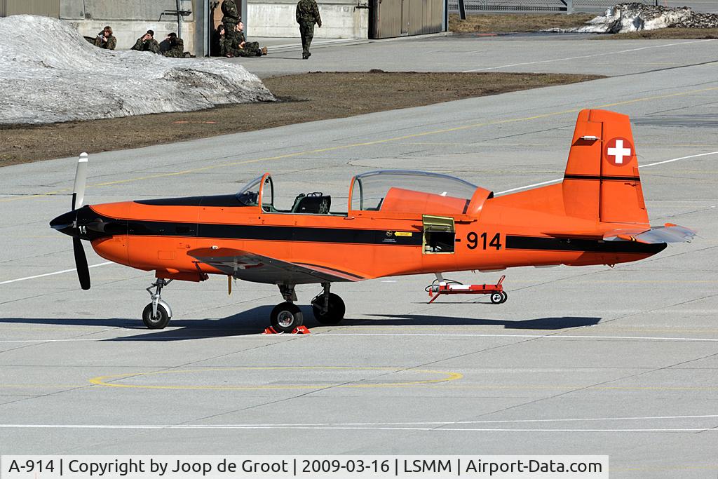 A-914, 1982 Pilatus PC-7 Turbo Trainer C/N 322, Meiringen flightline