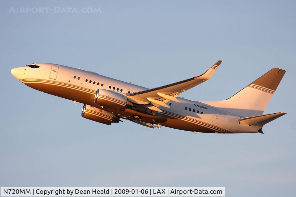 N720MM, 2001 Boeing 737-7ET C/N 33010, MGM Mirage N720MM climbing out from RWY 25L.