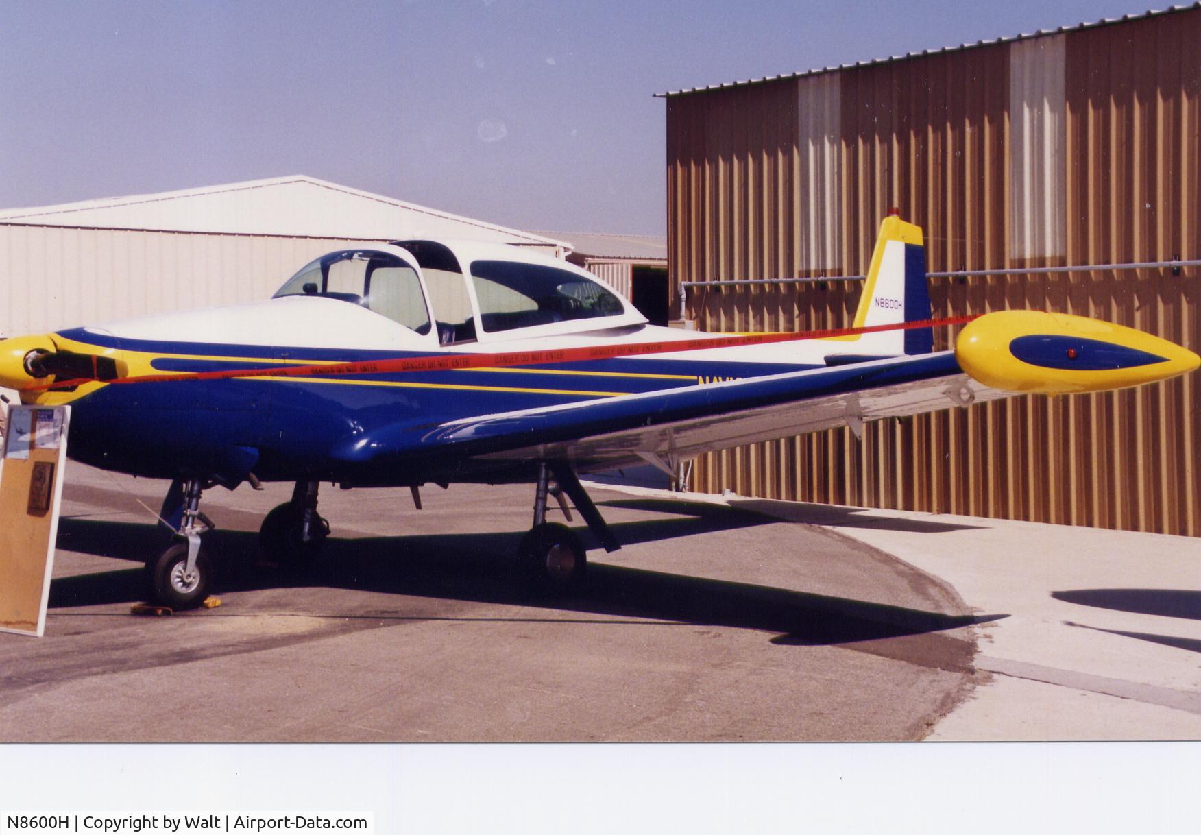N8600H, 1947 North American Navion (NA-145) C/N NAV-4-565, Taken at Oxnard Airshow