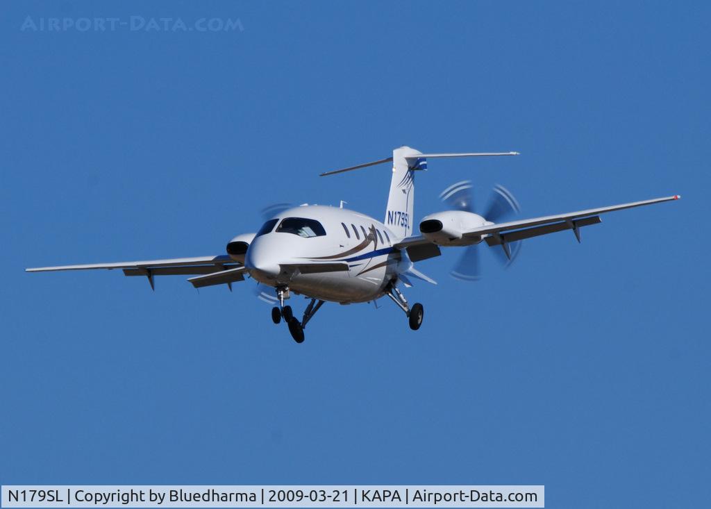 N179SL, 2008 Piaggio P-180 Avanti C/N 1170, On final approach to 17L.