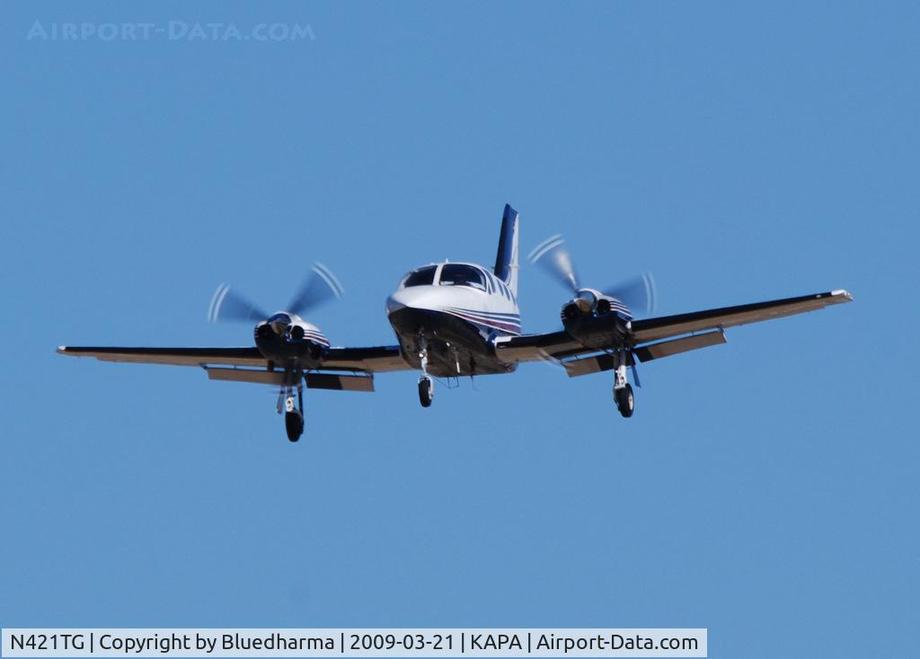 N421TG, Cessna 421C Golden Eagle C/N 421C0839, On final approach to 17L.