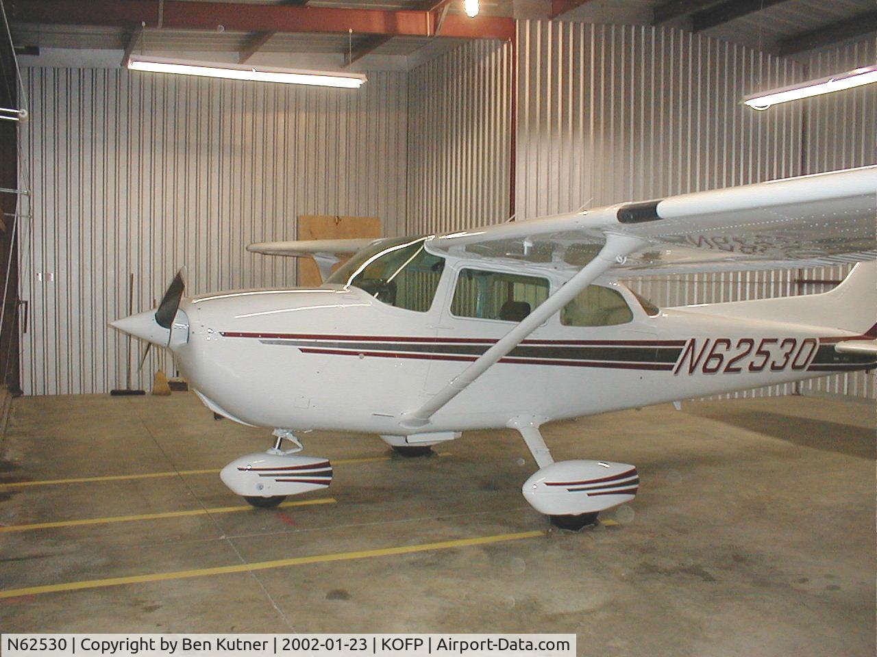 N62530, 1981 Cessna 172P C/N 17275295, N62530 in hangar after new paint job