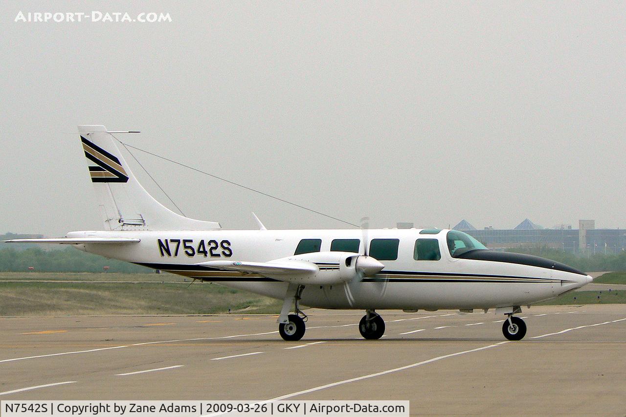 N7542S, Piper Aerostar 600 C/N 60-0173-077, At Arlington Municipal