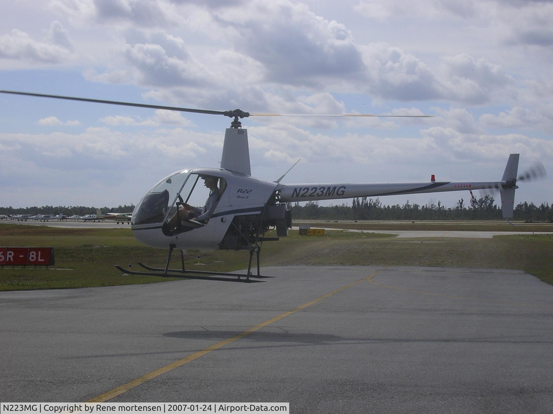 N223MG, 2000 Robinson R22 BETA C/N 3125, G.Perry 1st solo, north county airport, Jan 2007