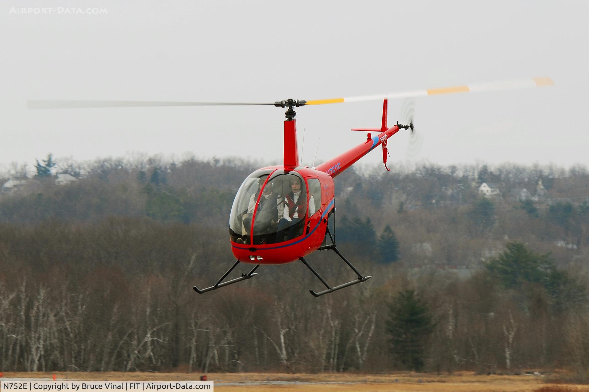 N752E, 1997 Robinson R22 C/N 2773, A quick stop for lunch at FIT