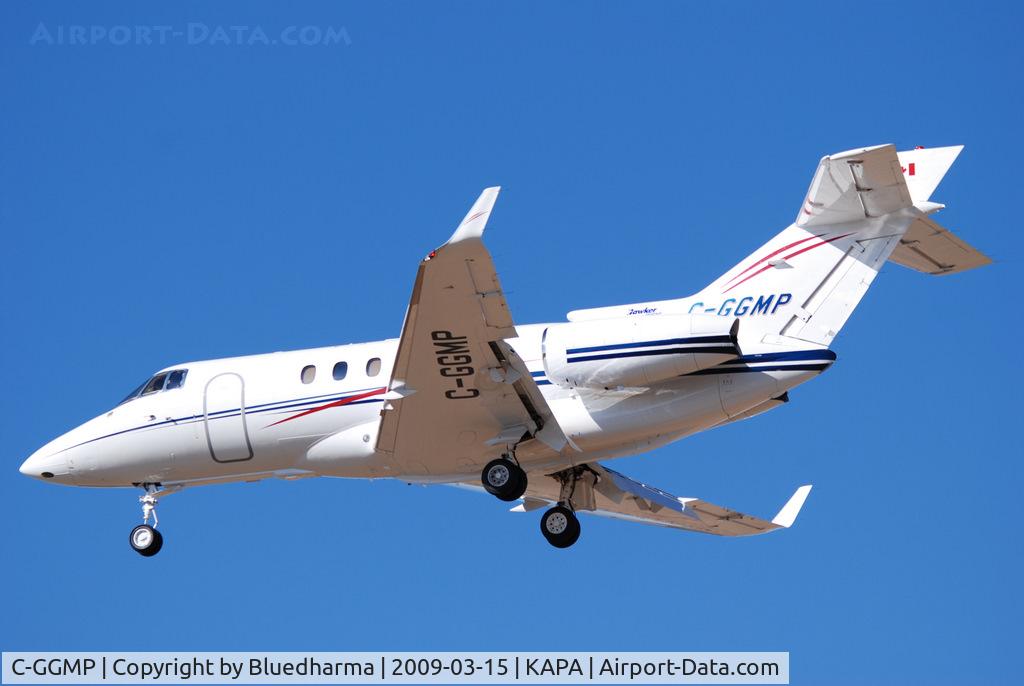 C-GGMP, 2007 Hawker Beechcraft 900XP C/N HA-0011, On final approach to 17L.
