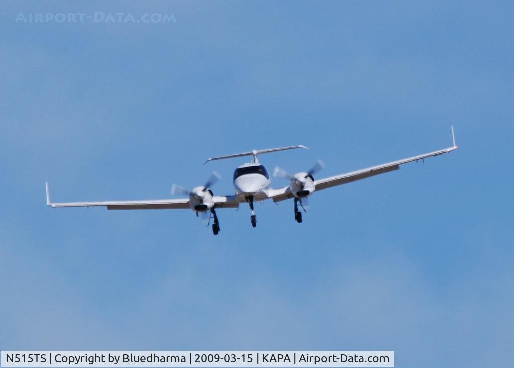 N515TS, 2007 Diamond DA-42 Twin Star C/N 42.AC114, Diamond on final approach to 17L.