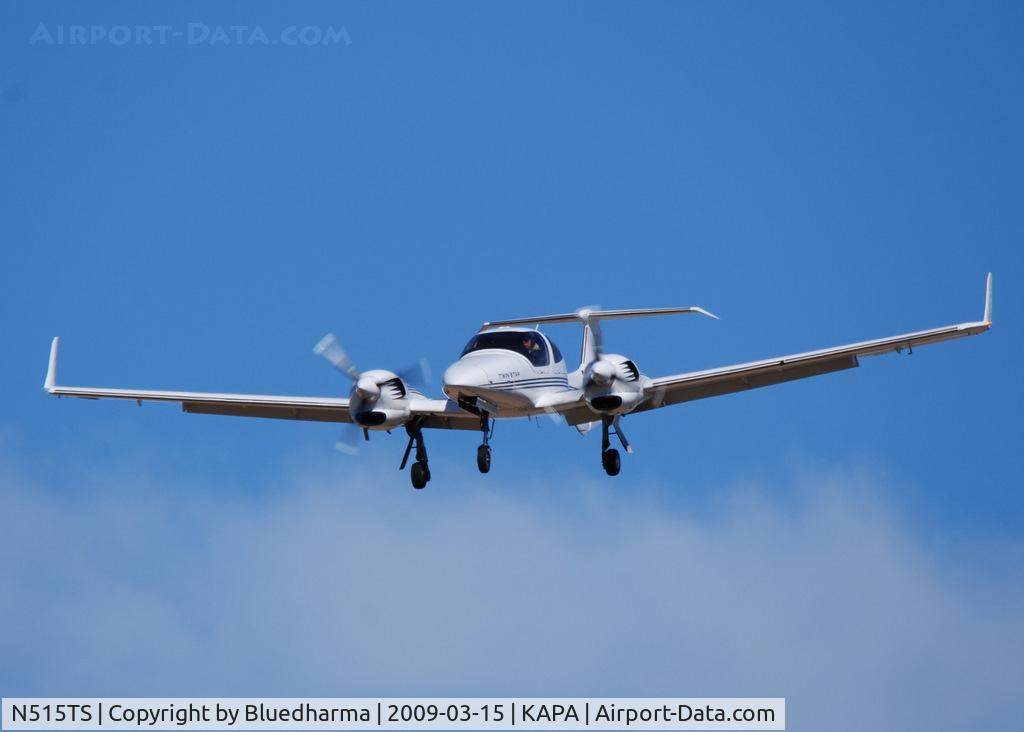 N515TS, 2007 Diamond DA-42 Twin Star C/N 42.AC114, Diamond on final approach to 17L.