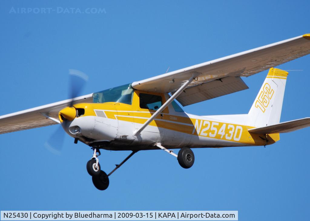 N25430, 1977 Cessna 152 C/N 15280654, On final approach to 17L.