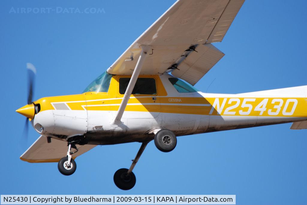 N25430, 1977 Cessna 152 C/N 15280654, On final approach to 17L.