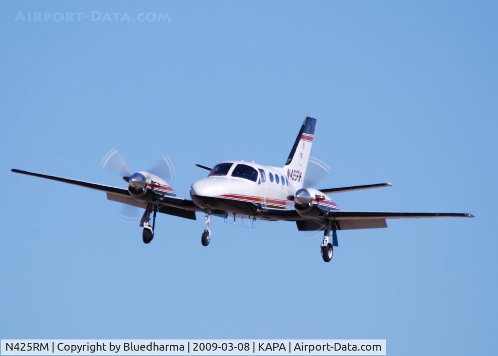 N425RM, 1983 Cessna 425 Conquest I C/N 425-0180, On final approach to 17L.