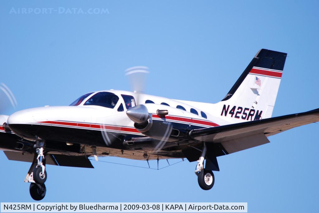 N425RM, 1983 Cessna 425 Conquest I C/N 425-0180, On final approach to 17L.