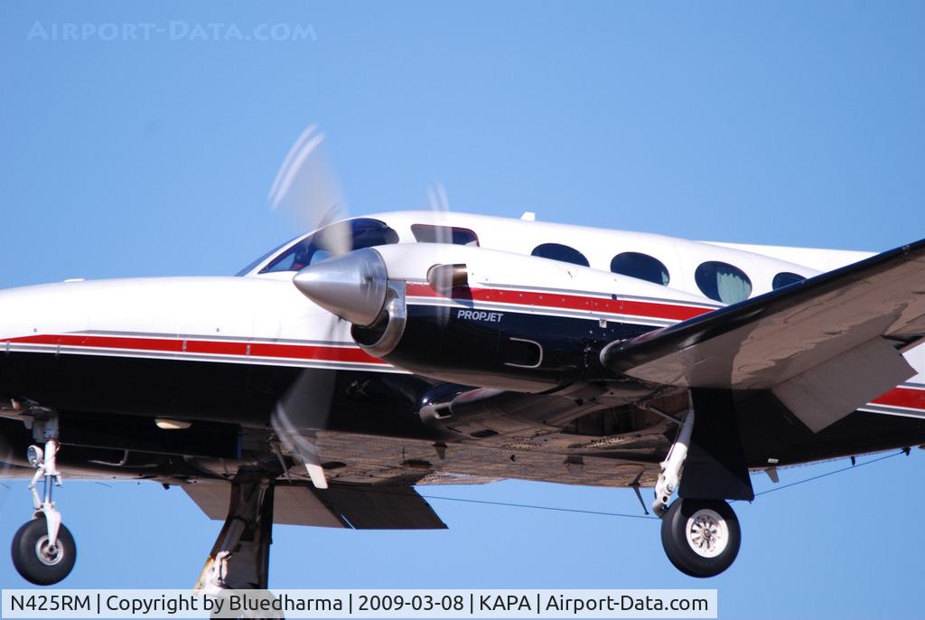 N425RM, 1983 Cessna 425 Conquest I C/N 425-0180, On final approach to 17L.
