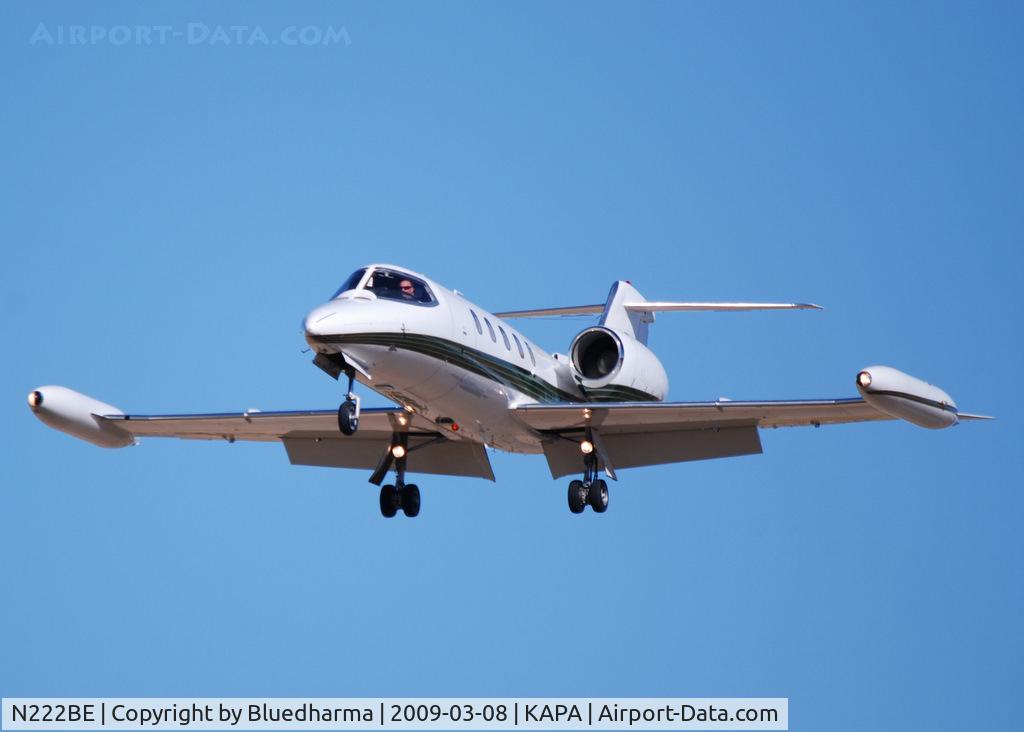N222BE, 1982 Gates Learjet 35A C/N 35-489, On final approach to 17L.