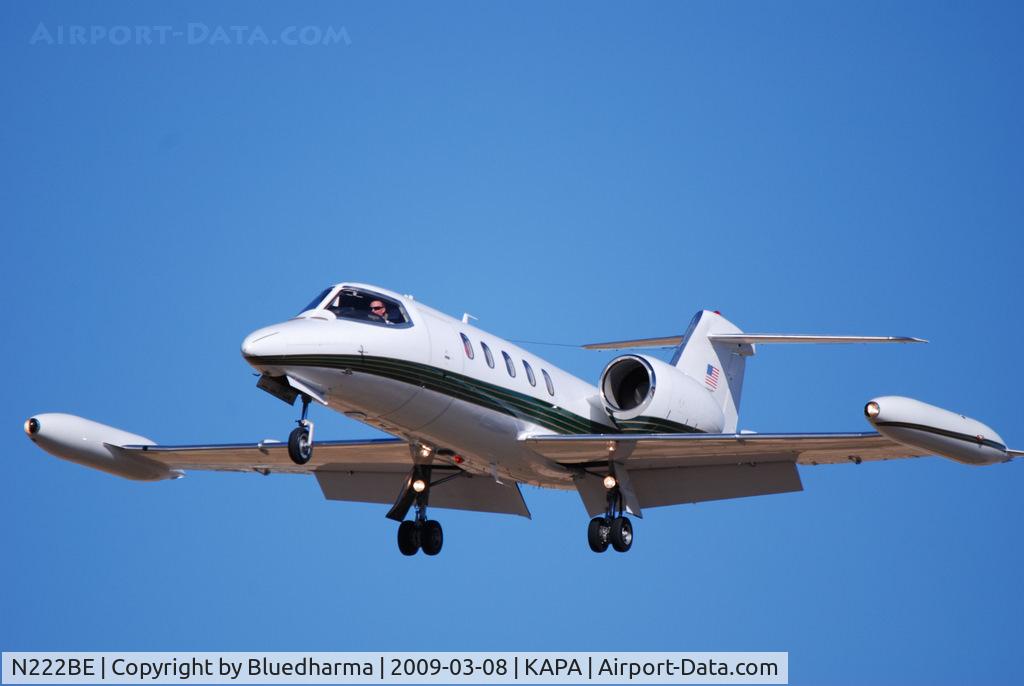 N222BE, 1982 Gates Learjet 35A C/N 35-489, On final approach to 17L.