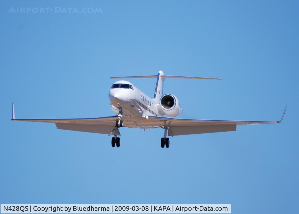 N428QS, 1998 Gulfstream Aerospace G-IV C/N 1328, On final approach to 17L.