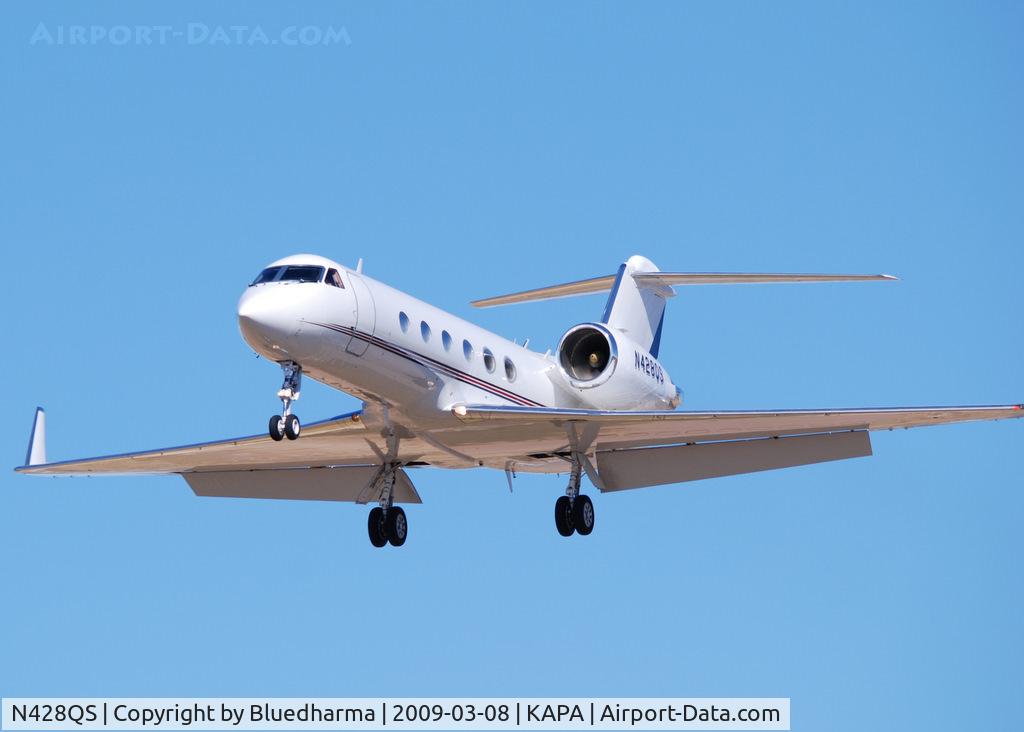 N428QS, 1998 Gulfstream Aerospace G-IV C/N 1328, On final approach to 17L.