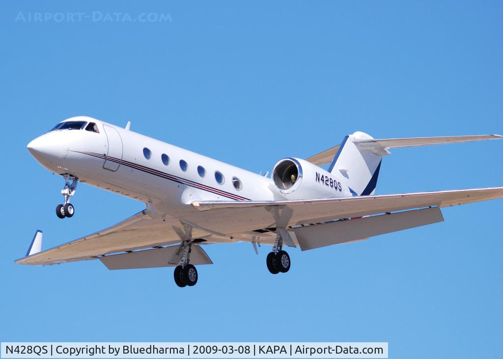 N428QS, 1998 Gulfstream Aerospace G-IV C/N 1328, On final approach to 17L.