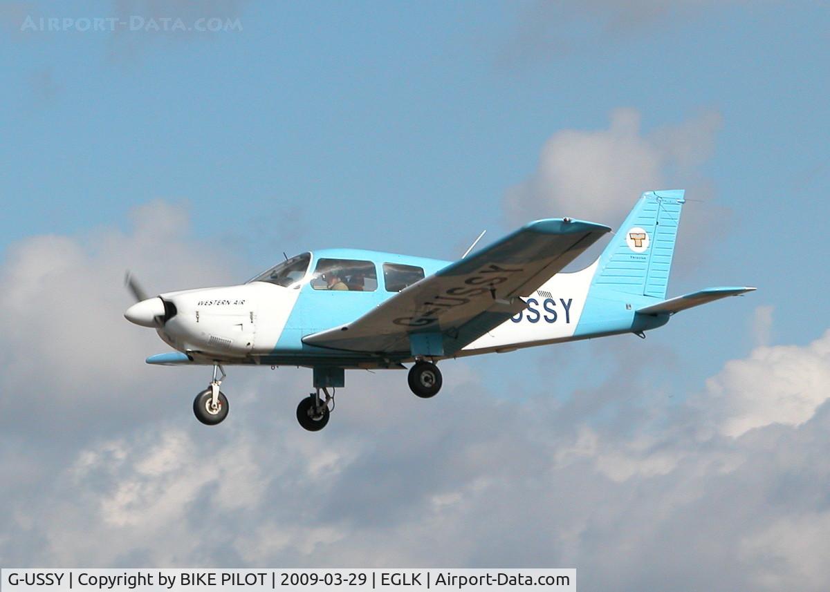 G-USSY, 1982 Piper PA-28-181 Cherokee Archer II C/N 28-8290011, FINALS FOR RWY 25