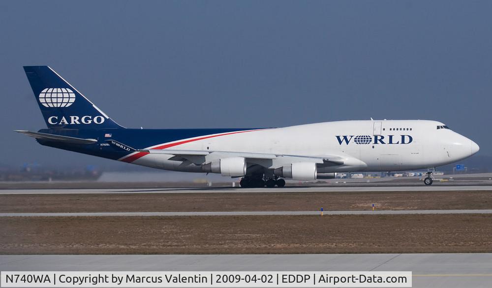 N740WA, 1993 Boeing 747-4H6 C/N 25700, Line up Runway South in EDDP