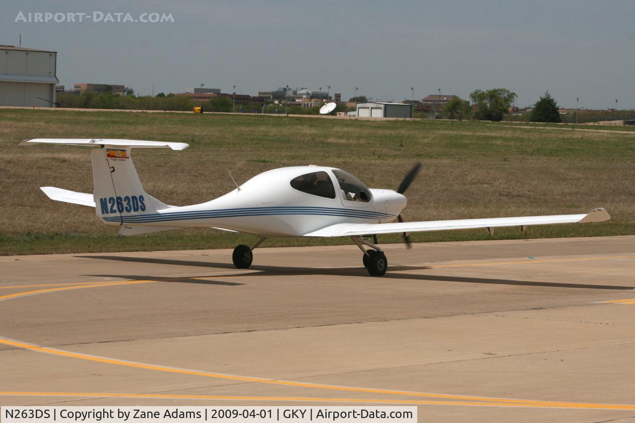 N263DS, Diamond DA-40 Diamond Star C/N 40.263, At Arlington Municipal