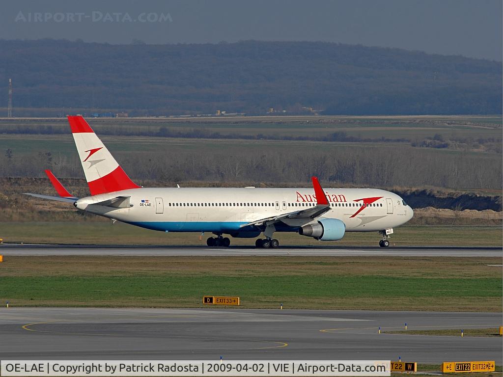 OE-LAE, 2000 Boeing 767-3Z9/ER C/N 30383, Taxiing to RWY 16 for a flight from VIE to DXB