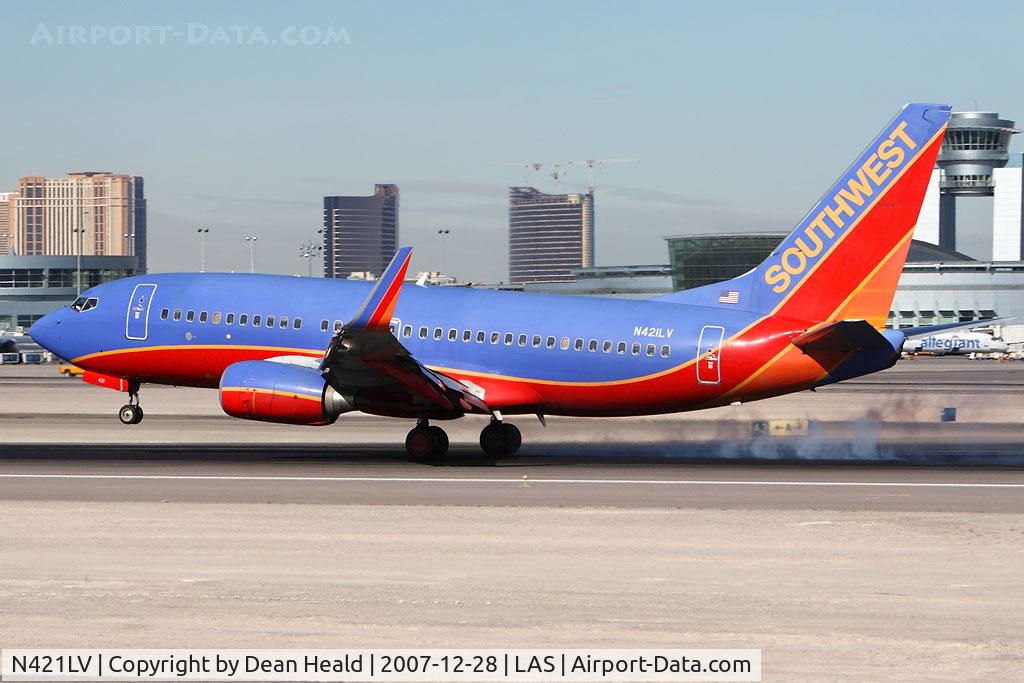 N421LV, 2001 Boeing 737-7H4 C/N 32452, Southwest Airlines N421LV (FLT SWA535) from Indianapolis Int'l (KIND) landing on RWY 25L.