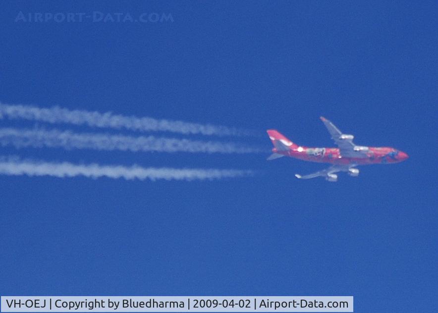 VH-OEJ, 2003 Boeing 747-438/ER C/N 32914, (Wunala Dreaming) of Qantas flys over Denver, Colorado from LA to New York