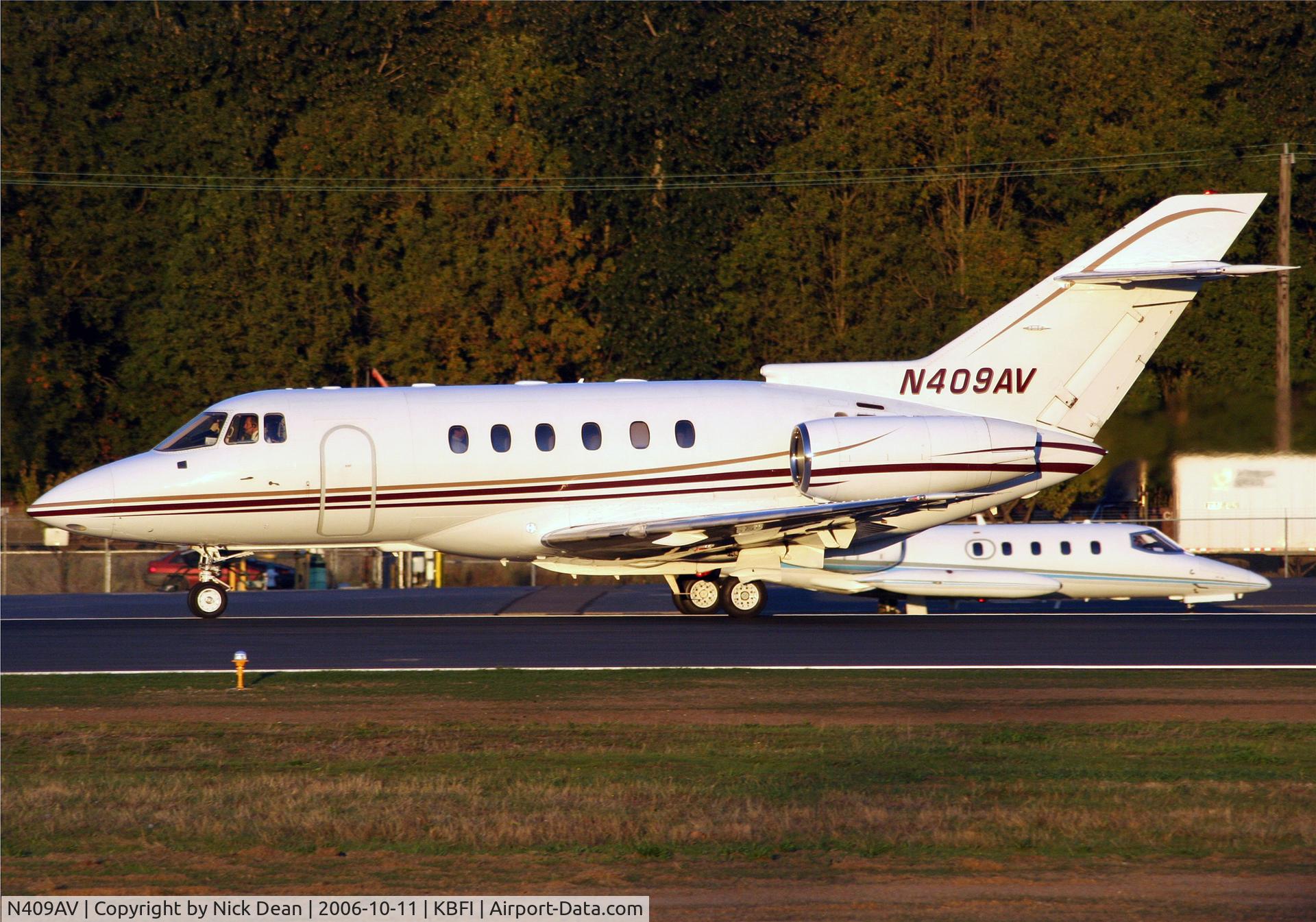 N409AV, 1998 Raytheon Hawker 800XP C/N 258347, KBFI
