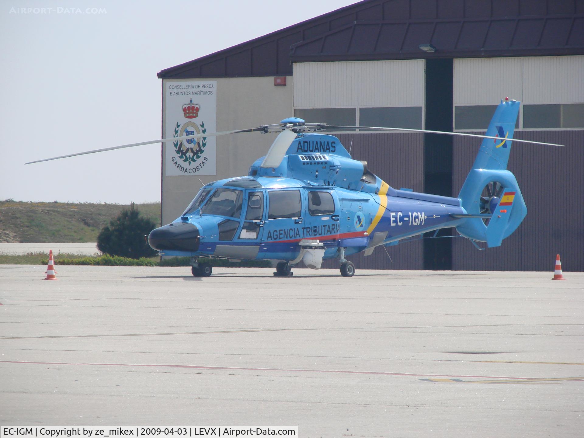 EC-IGM, 2002 Aérospatiale AS-365N-1 Dauphin 2 C/N 6616, Dauphin at Vigo airport, Spain