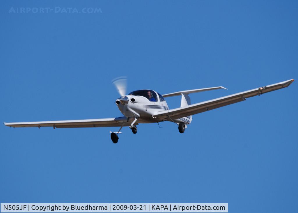 N505JF, 2005 Diamond DA-40 Diamond Star C/N 40.520, On final approach to 17L.
