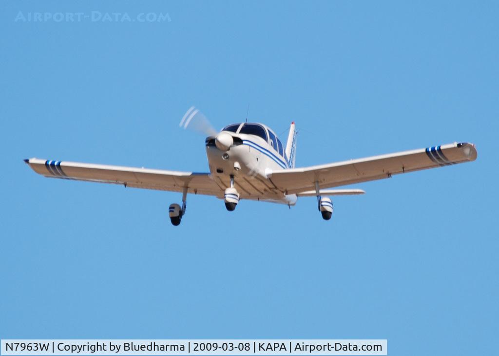 N7963W, 1964 Piper PA-28-180 C/N 28-2012, On approach to 17L.