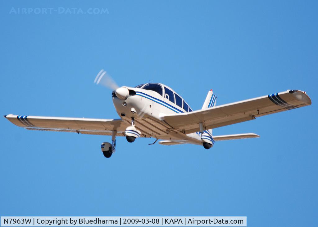 N7963W, 1964 Piper PA-28-180 C/N 28-2012, On approach to 17L.