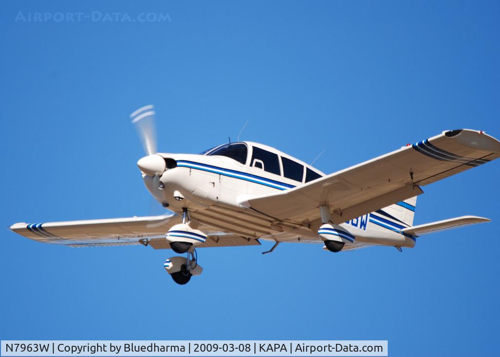 N7963W, 1964 Piper PA-28-180 C/N 28-2012, On approach to 17L.