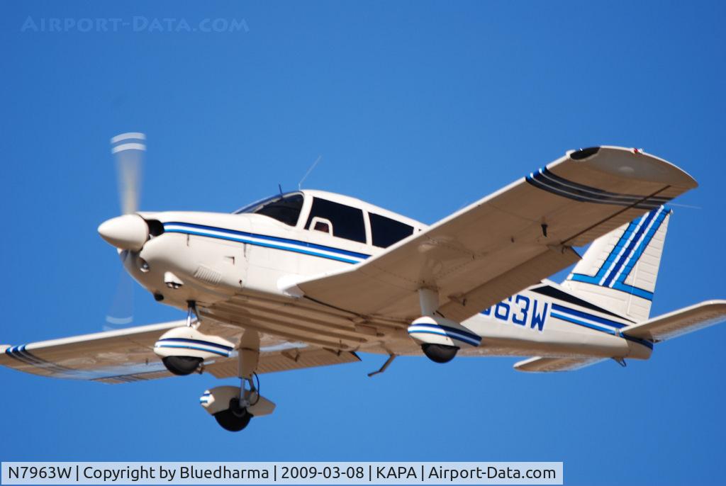 N7963W, 1964 Piper PA-28-180 C/N 28-2012, On approach to 17L.