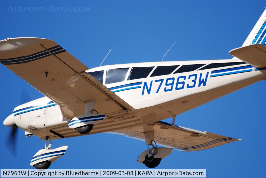 N7963W, 1964 Piper PA-28-180 C/N 28-2012, On approach to 17L.
